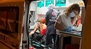 Bursa'da alkollü genç küfür ettiği grup tarafından darp edildi