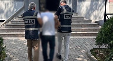 Bursa'da aranan dolandırıcıyı parkta yakaladılar