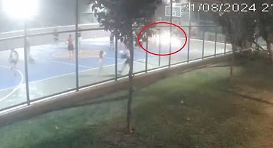 Bursa'da bir sitenin basketbol sahasına atılan cisim patladı