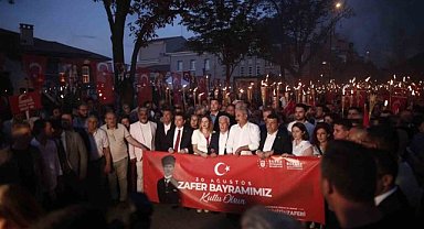 Bursa'da düzenlenen fener alayına yoğun katılım