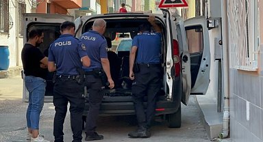 Bursa'da kazalı şekilde park halinde bekleyen araçtan çıkanlar polisi bile şaşırttı