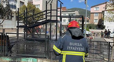 Gemlik'te çocuk parkındaki yangın söndürüldü