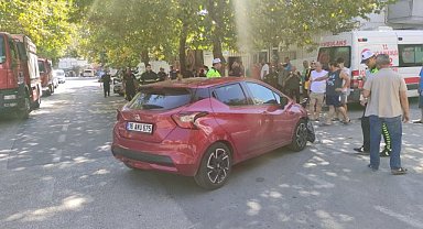 İki otomobilin hurdaya döndüğü kazada 1 kişi hafif yaralandı