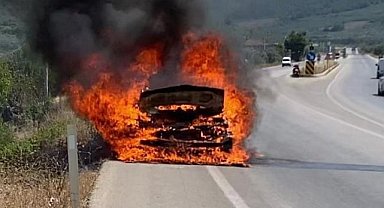 İznik'te seyir halindeki otomobil cayır cayır yandı