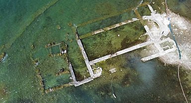 Kuraklık sonucu İznik Gölü'ndeki batık bazilika görüntülendi