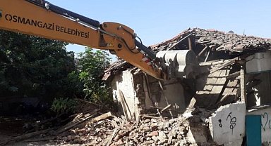 metruk binalar yıkılıyor