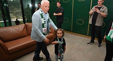 Başkan Bozbey, Bursasporlu küçük kızı stada getirtti