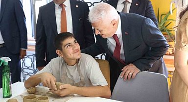 Başkan Bozbey'den ilk derste öğrencilere ziyaret