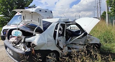 Bursa'da 2 otomobil kafa kafaya çarpıştı: 8 yaralı