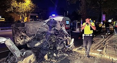 Bursa'da otomobilin direğe çarparak devrildiği kazada 4 yaralı