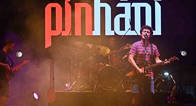 Bursa'da Pinhani konserinde barış şarkıları