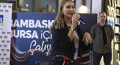 Bursa'daki albüm tanıtımında Şevval Sam'dan mini konser