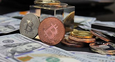 Fed'in Faiz İndirimi Kararı Altın Fiyatlarını Yükseltti, Dolar'ı Zayıflattı