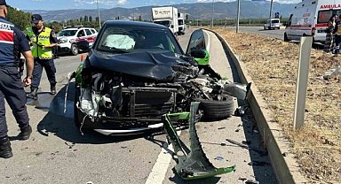 İznik'te otomobil ile TIR çarpıştı! 4 yaralı