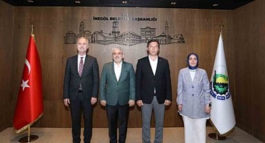 İnegöl Belediyesi'nin öğrencilere yardımları sürüyor