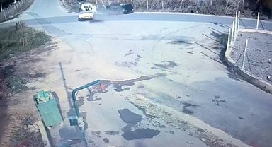 İznik'te kamyonetle otomobil yol ayrımında çarpıştı: 2 yaralı