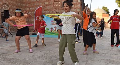 Onbeş mahallede 15 bin çocuk sokak oyunlarında buluştu
