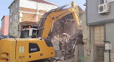 Osmangazi'de yıkılan metruk bina sayısı 50'yi geçti