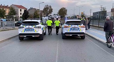 Bursa-Ankara karayolunda TIR devrildi: 1 yaralı