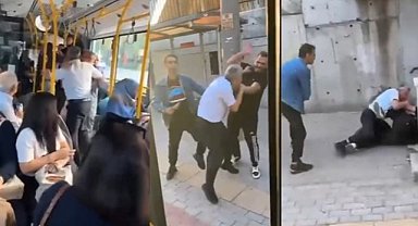 Bursa'da belediye otobüsündeki kavga dışarıda sürdü