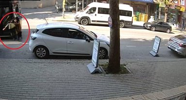 Bursa'da belediye otobüsünün çarptığı gelin ve kayınpederi yaralandı