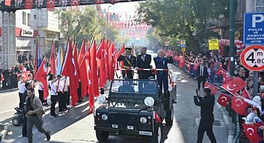 Bursa'da Cumhuriyet Bayramı dolu dolu kutlandı