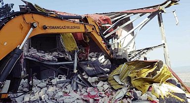 Bursa'da izinsiz inşa edilen lüks villa yıkıldı