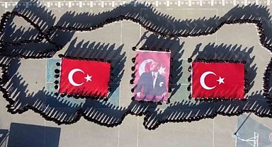 Bursa'da lise öğrencilerinden anlamlı Cumhuriyet kutlaması