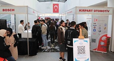 Bursa'daki kariyer fuarında öğrenciler iş dünyasıyla buluştu