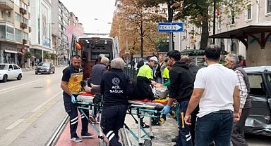 Bursa'nın merkezindeki kazada 2 araç çarpıştı: 2 yaralı