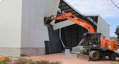 Nilüfer'de bir kaçak yapının yıkımı daha gerçekleşti