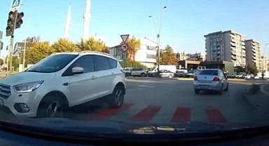 Nilüfer'de uyarılara aldırış etmeyen sürücü ters yönde ilerledi