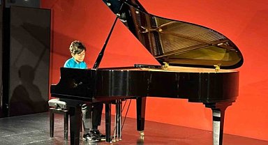 Nilüfer'deki konserde genç piyanist sahne aldı
