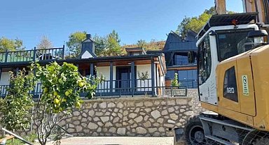 Uludağ'daki kaçak villalar tek tek yıkılıyor