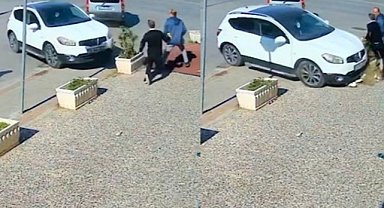Yıldırım'da kaldırıma çıkan otomobilden son anda kaçtılar