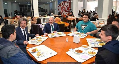 BUÜ öğrencileri ile Mustafa Varank bir araya geldi