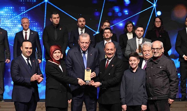 Doç. Dr. Furkan Türker Sarıcaoğlu'a özel ödül