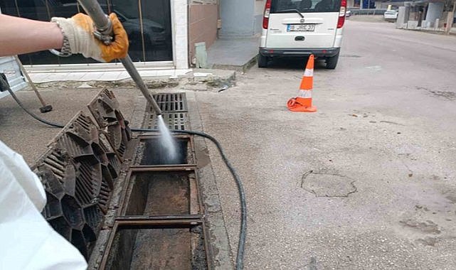 Bursa Büyükşehir Belediyesi ekiplerinden temizlik seferberliği