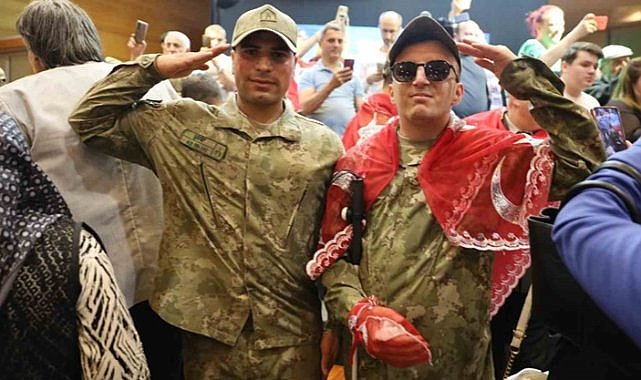 Bursa'daki Askerlik Kına Eğlencesi'nde duygusal anlar