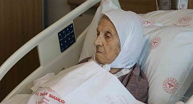 Bursa Şehir Hastanesi'nde 104 yaşındaki hastaya ameliyat