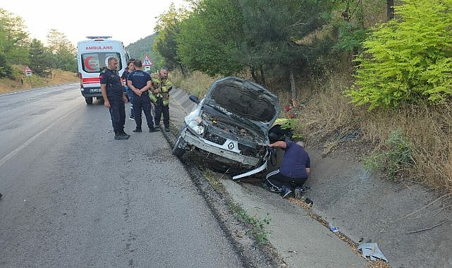 Bursa'da trafik kazası! Araç yağmur kanalına düştü