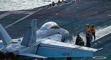 ABD'nin 'Super Hornet' savaş uçağı okyanusa düştü