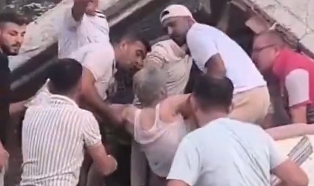 Balıkesir’de 6.1’lik deprem: Bir kişi enkazdan sağ çıkarıldı
