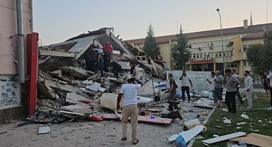 Balıkesir’de bir deprem daha! Yıkılan binalar var
