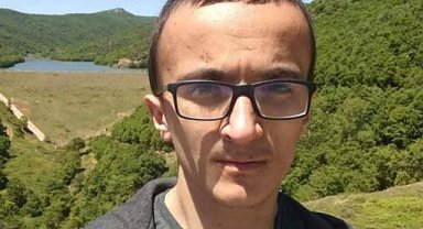 Başı çekyatın altına sıkışmış halde ölü bulundu