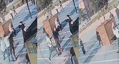 Bıçakla geldi tek yumrukta yere serdi!.O anlar kamerada