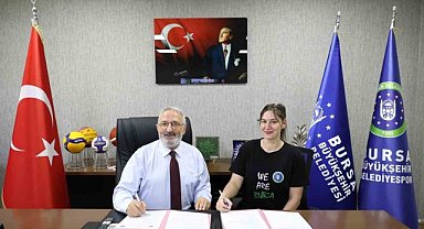 Bursa Büyükşehir Belediyespor Kadın Hentbol Takımı’nda imzalar atıldı