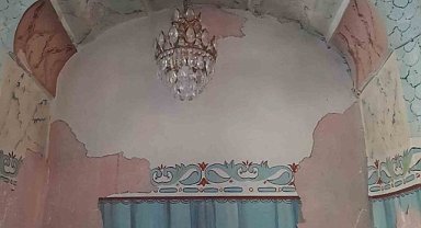 Bursa’da bu cami dökülüyor! Yıllardır onarılmayı bekliyor…