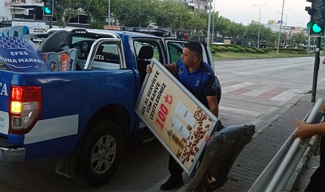 Bursa’da çok sayıda tabela toplandı