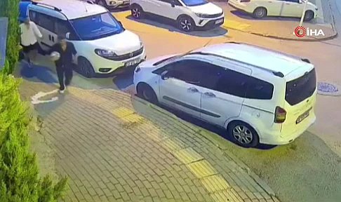 Bursa’da gençler araçların kaportasını çizip aynalarını kırdılar